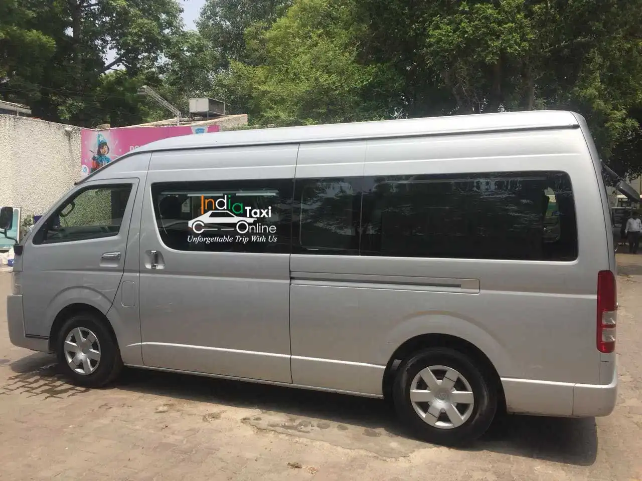 Toyota Commuter Hiace Van Rental Delhi